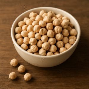 Close-up of premium Kabuli chickpeas (Kabuli Chana) with round, off-white grains used in global food industries and exports